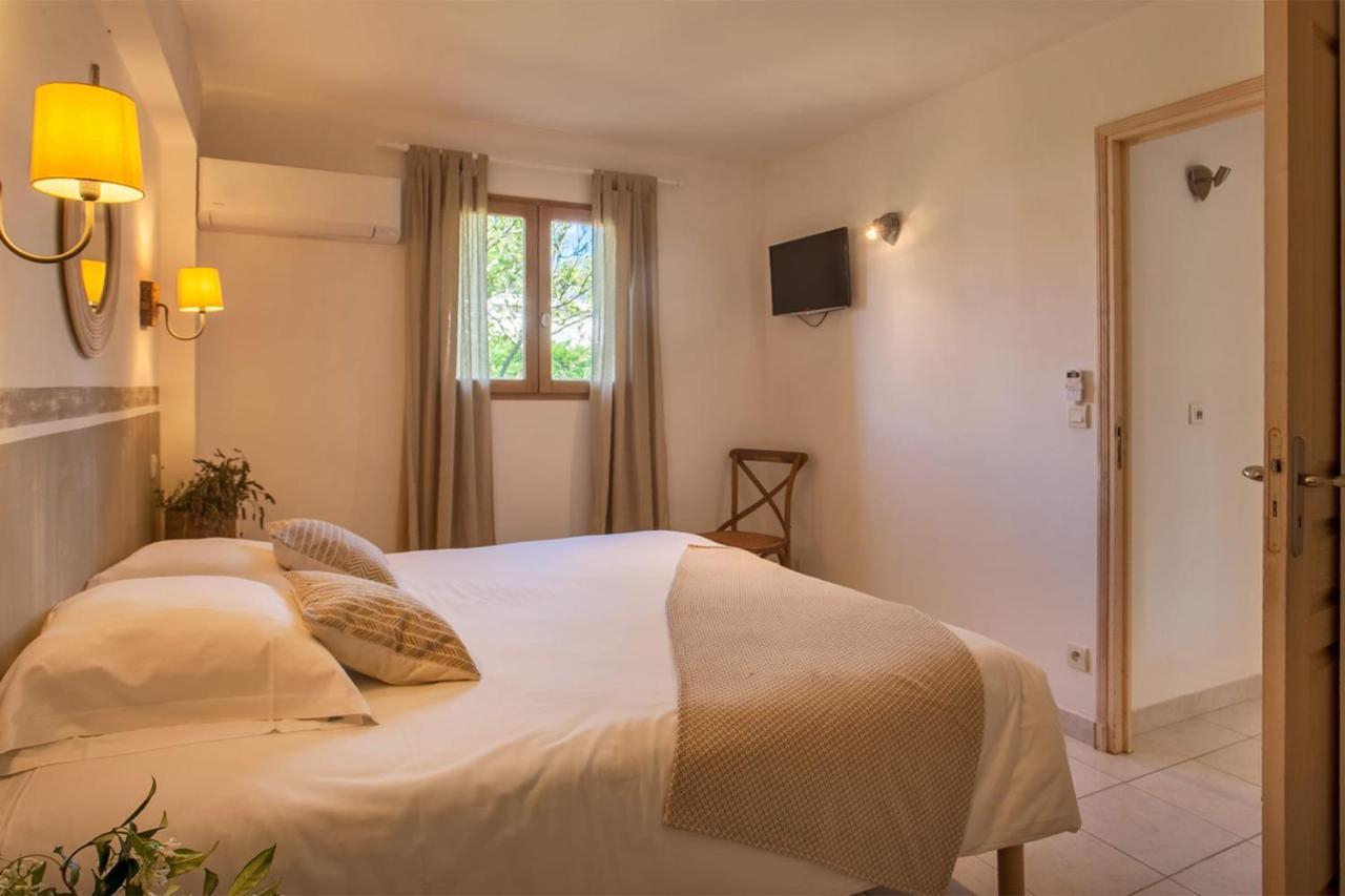 location de vacances Olivier jardin privatif et piscine chauffée partagée Calvi  Extérieur photo