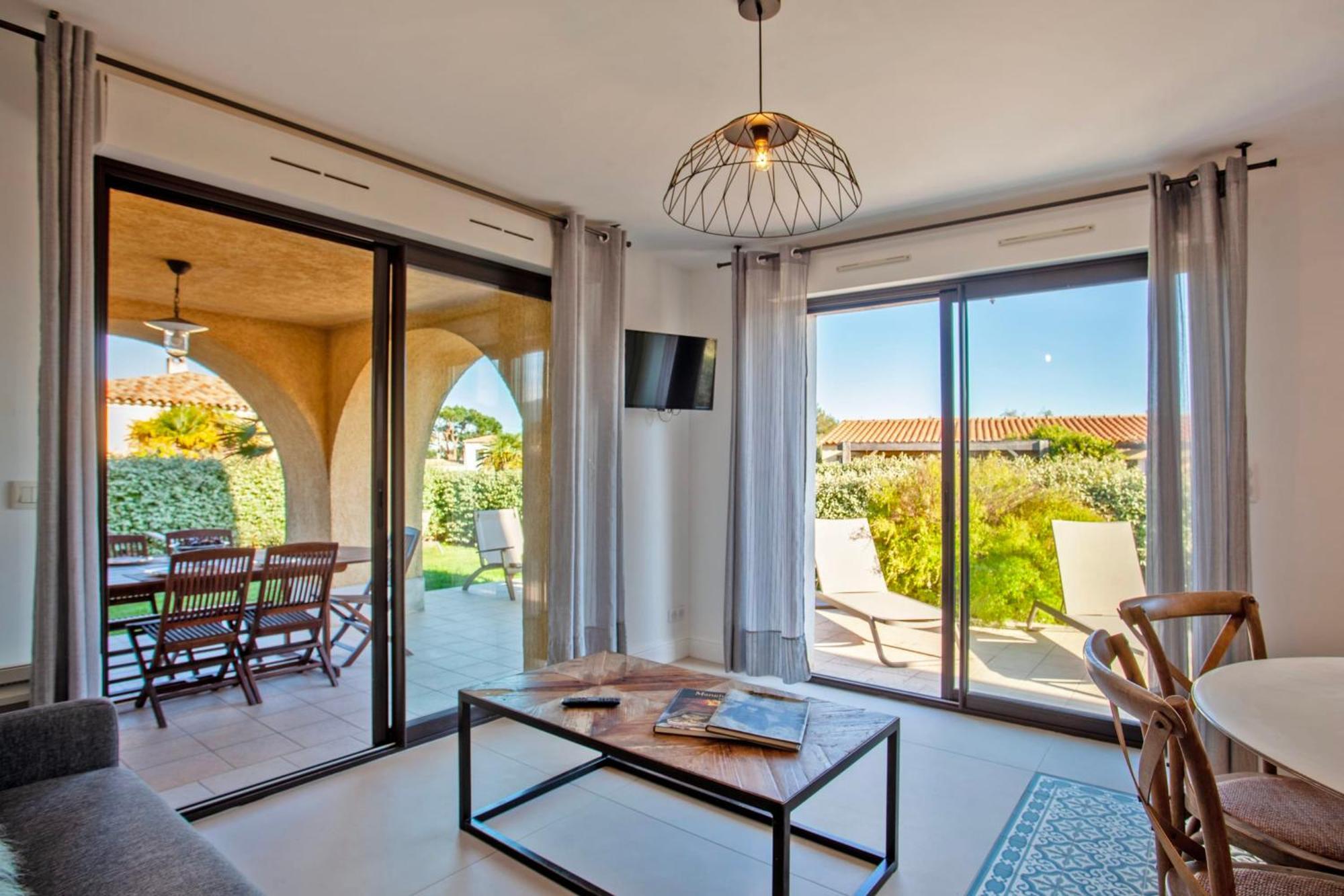 location de vacances Olivier jardin privatif et piscine chauffée partagée Calvi  Extérieur photo